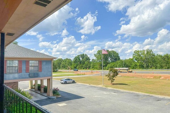 Property grounds - King Bed|Non-Smoking (Louisville, GA)