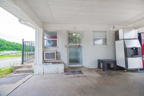 Exterior - 3 Queen Bed|McAlester OK (McAlester OK)