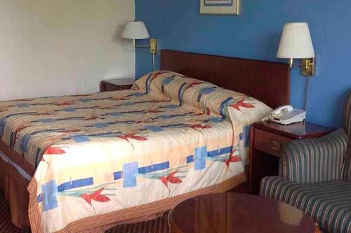 Milledgeville|King Bed|Smoking
