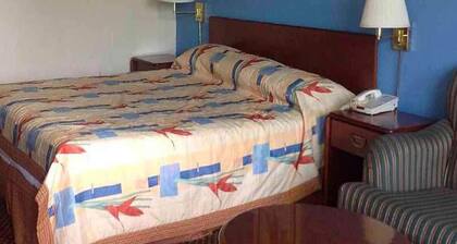 Milledgeville|King Bed|Smoking