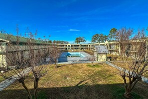 Pool - King Bed Smoking with Jetted Tub (Milledgeville, GA)