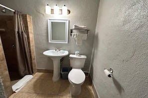 Shower, hair dryer - Queen Bed|Kitchenette|Non-Smoking (Merritt Island FL)