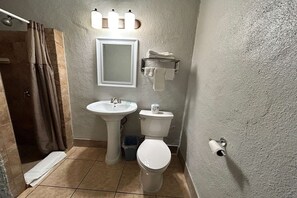 Shower, hair dryer - Queen Bed|Non-Smoking (Merritt Island FL)