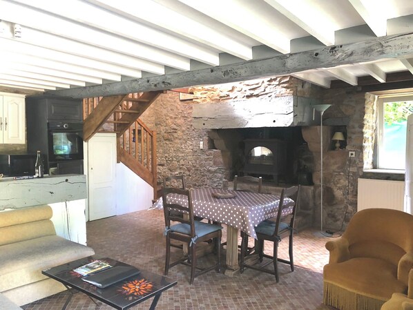 Dining - Vacation Rental Near Mont-Saint-Michel (Bazouges-la-Pérouse)
