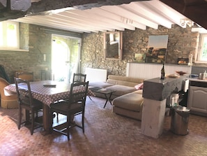 Living area - Vacation Rental Near Mont-Saint-Michel (Bazouges-la-Pérouse)