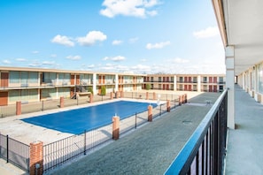 Property grounds - King Bed|Smk|Oklahoma City OK (Oklahoma City OK)