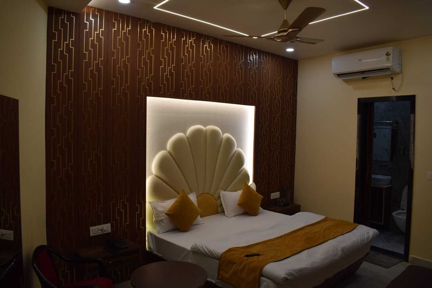 9 bedrooms, WiFi, bed sheets