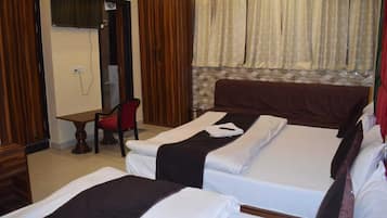 9 bedrooms, WiFi, bed sheets