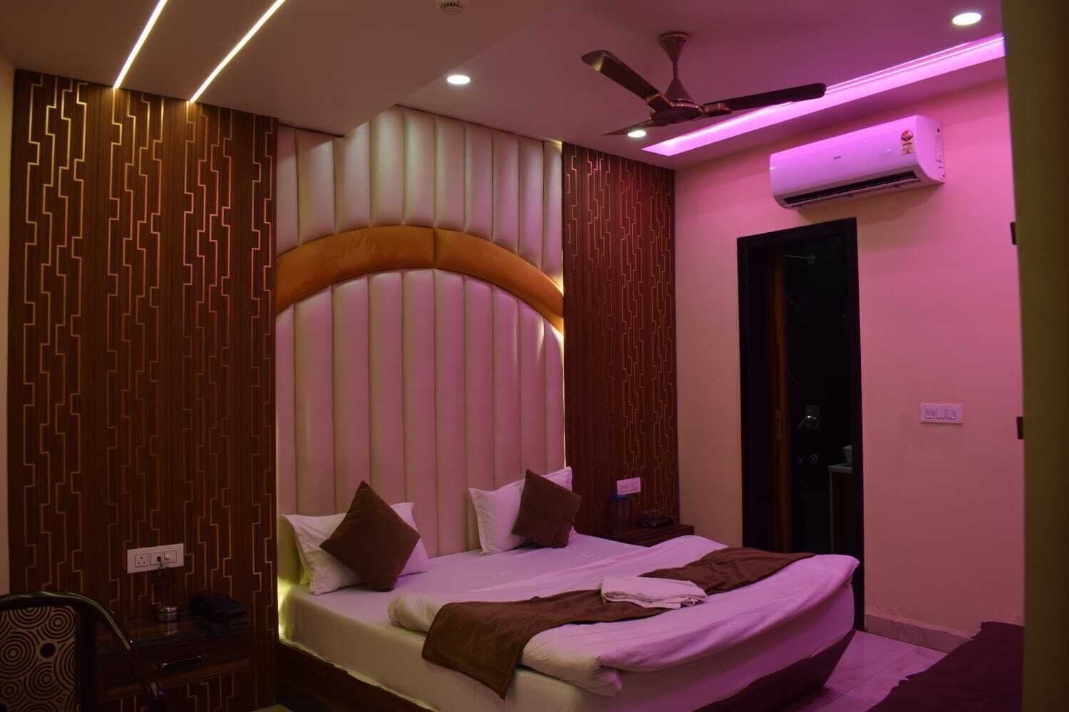 9 bedrooms, WiFi, bed sheets