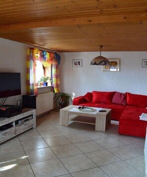 Smart-TV, DVD-Player, Stereoanlage
