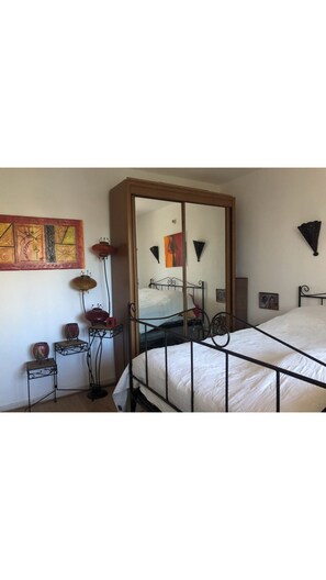 Room - Fully equipped villa in a quiet location near the sea (Agde)
