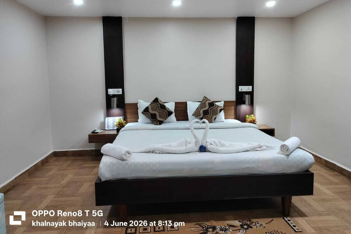 Premium Double Room, City View | Desk, free WiFi