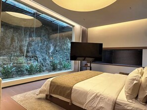 Studio Suite Cao cấp, 1 giường cỡ king, phòng tắm riêng, quang cảnh núi | Màn/rèm cản sáng, phòng cách âm, truy cập Internet không dây miễn phí 