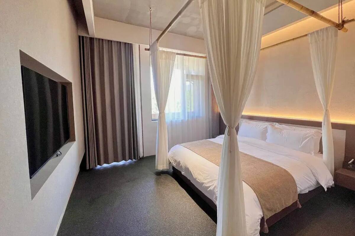 Superior-Doppelzimmer, 1 Queen-Bett, Nichtraucher, Hügelblick | Verdunkelungsvorhänge, schallisolierte Zimmer, kostenloses WLAN