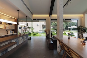 Lobby sitting area - Zhangjiajie Qianmu Resort, Airport &amp; Scenic Pick-up, Mountain Pool &amp; Near Zhangjiajie Grand Canyon (Zhangjiajie)