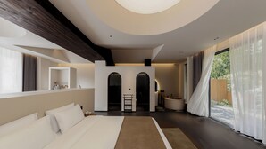 Premier Suite, 1 King Bed, Private Bathroom, Mountain View
