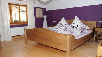 2 bedrooms, iron/ironing board, travel crib, free WiFi
