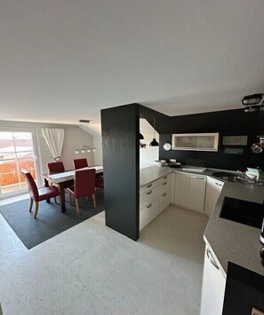 Kühlschrank, Ofen, Herdplatte, Geschirrspüler