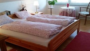 2 Schlafzimmer, Schreibtisch, Bügeleisen/Bügelbrett, kostenloses WLAN