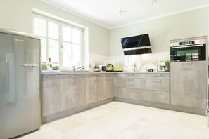 Kühlschrank, Ofen, Herdplatte, Geschirrspüler