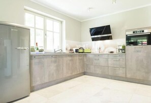 Kühlschrank, Ofen, Herdplatte, Geschirrspüler