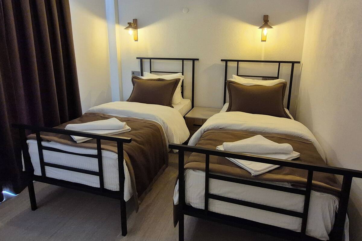 Standard Twin Room, Mountain View | WiFi (free)