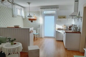 Interior - VI "Refuge" - House Avalon (Grube)
