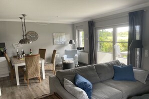 Smart TV, DVD player, books, stereo - Holiday apartment in Zingst with Wi-Fi (Zingst)