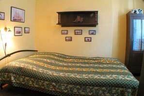 Desk, free WiFi, bed sheets - The green cottage - Below (Ostseebad Prerow)