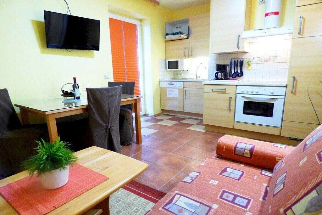 Frigorífico, horno, placa de cocina y lavavajillas
