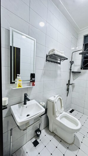 Bathroom - 1bedroom Seguku Katale near Nican on entebbe road (Kampala)
