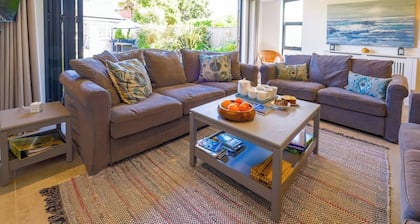 Seaview near Beach | 6BR 4.5 Bath | Sleeps 12 | EV