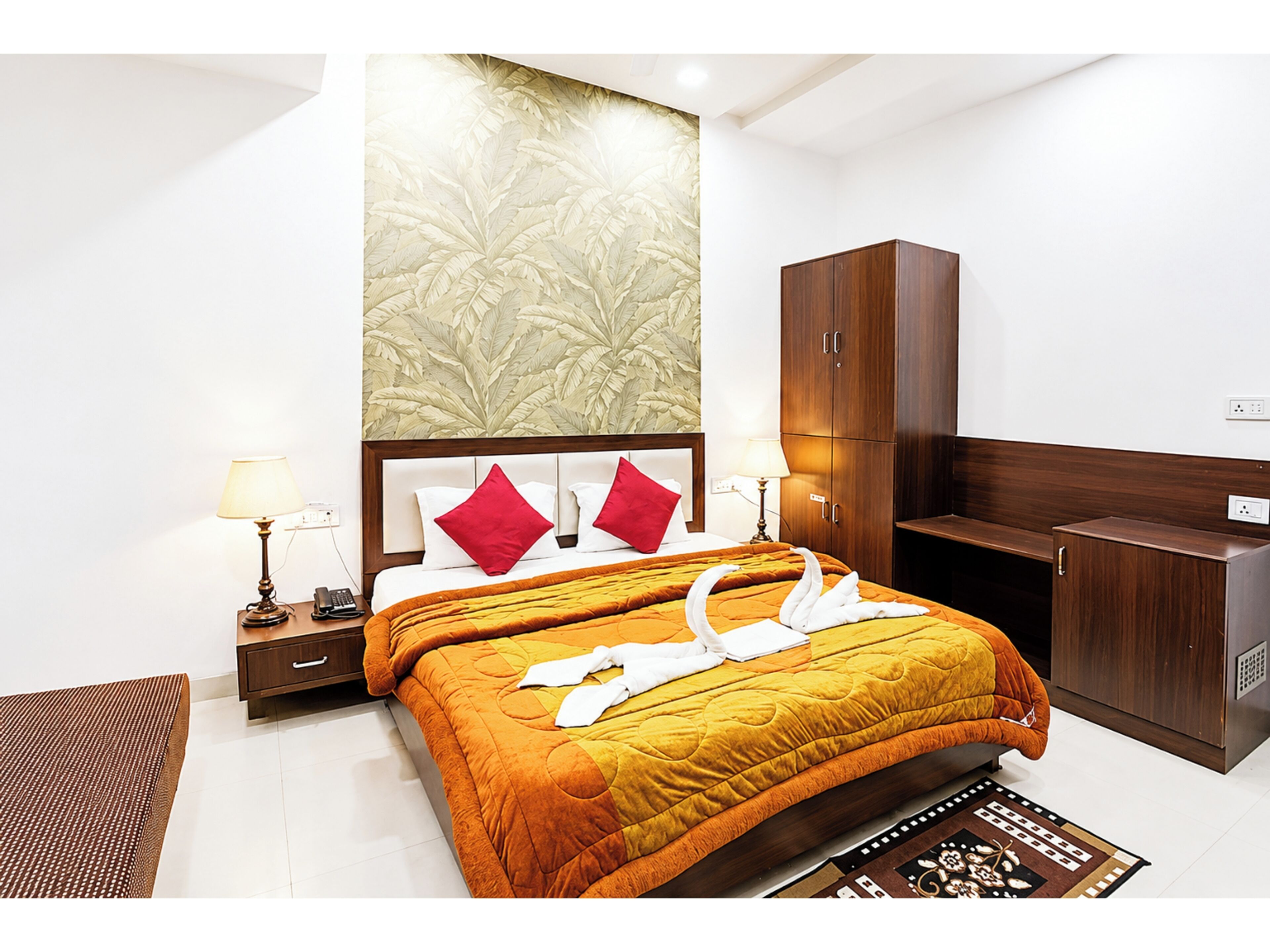 Hypo-allergenic bedding, desk, soundproofing, free WiFi