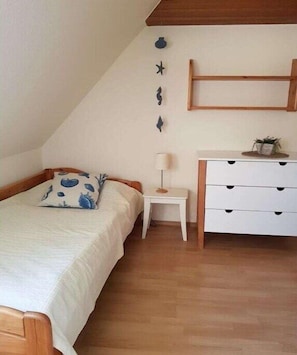2 Schlafzimmer, Schreibtisch, Reisekinderbett, kostenloses WLAN