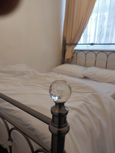 Apartment Sleeps 3 With Wifi