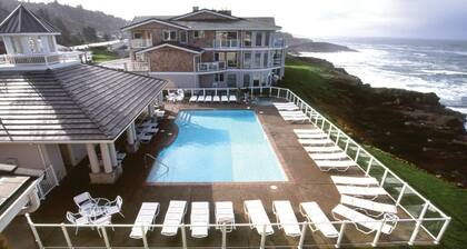 Coastal Oregon Retreat Near Whale Watching with Spacious 2BR Stay