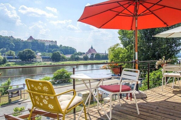 Outdoor dining - Holiday apartment in Pirna with swimming pool (Pirna)