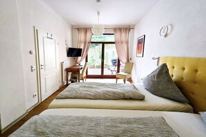 Room - Holiday apartment in Pirna with swimming pool (Pirna)