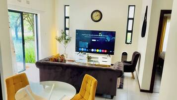 Apartamento, 2 quartos, varanda | Sala de estar