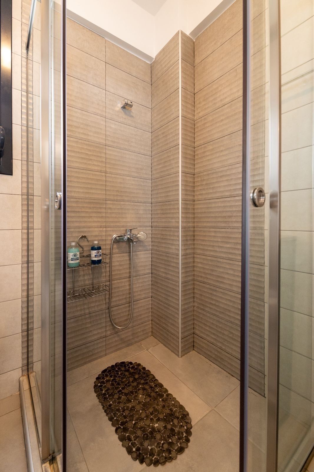 Dúplex de lujo, vista al mar | Baño | Secadora de cabello, toallas, papel de baño 