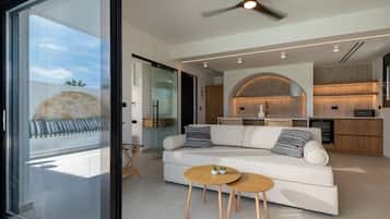 Luxury Suite, Sea View | Living area