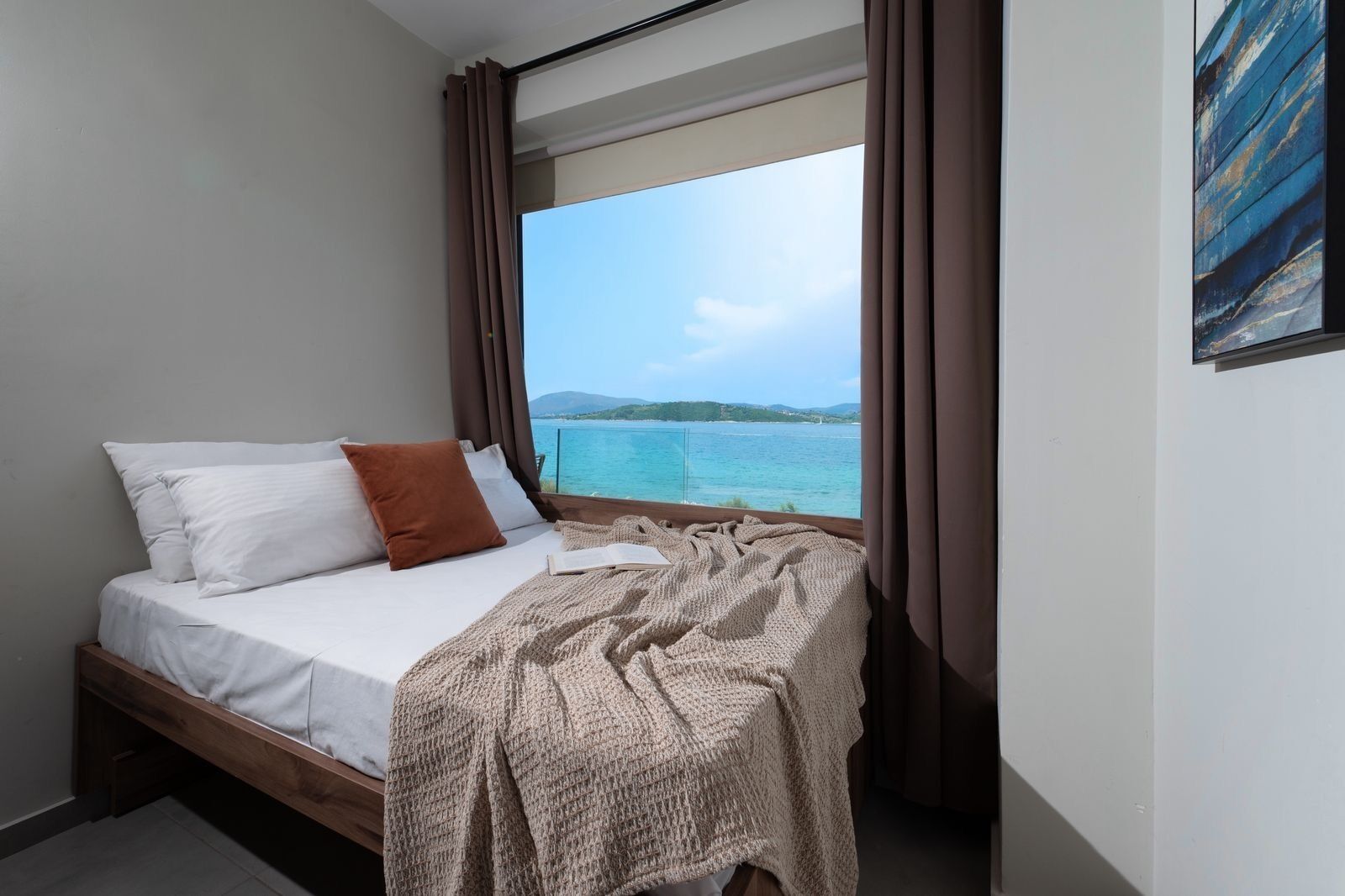 Appartement Duplex Luxe, vue mer | Coffres-forts dans les chambres, rideaux occultants