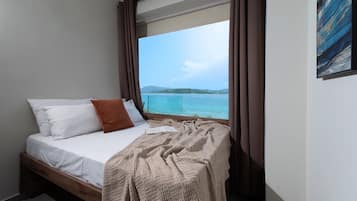 Appartement Duplex Luxe, vue mer | Coffres-forts dans les chambres, rideaux occultants