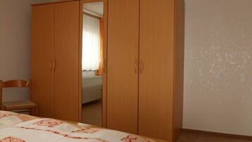 1 Schlafzimmer, Reisekinderbett, kostenloses WLAN, Bettwäsche