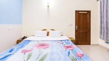 Hypo-allergenic bedding, desk, soundproofing, free WiFi
