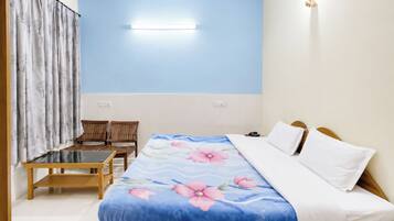 Hypo-allergenic bedding, desk, soundproofing, free WiFi