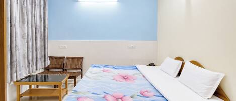 Hypo-allergenic bedding, desk, soundproofing, free WiFi