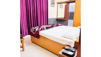 Hypo-allergenic bedding, desk, soundproofing, free WiFi