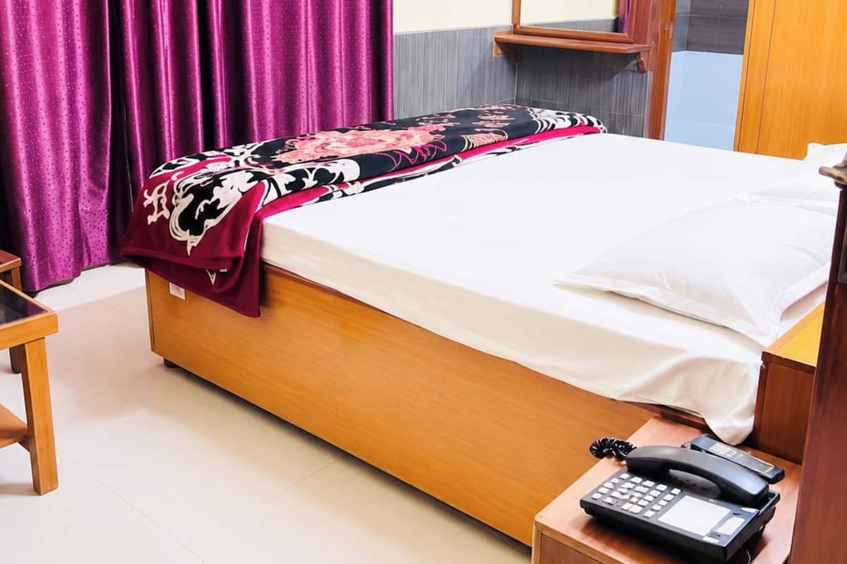 Roupas de cama antialérgicas, escrivaninha, quartos à prova de som