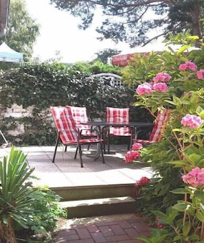 Outdoor dining - Holiday apartment with 1 bedroom (Ostseebad Binz)